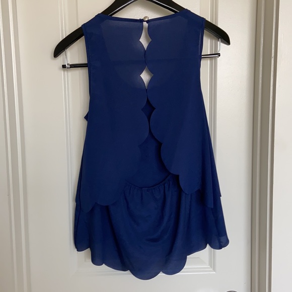 My beloved sleeveless open back top - Picture 3 of 4